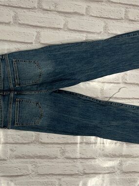 Women's Ankle Cropped Jeans in Medium Blue